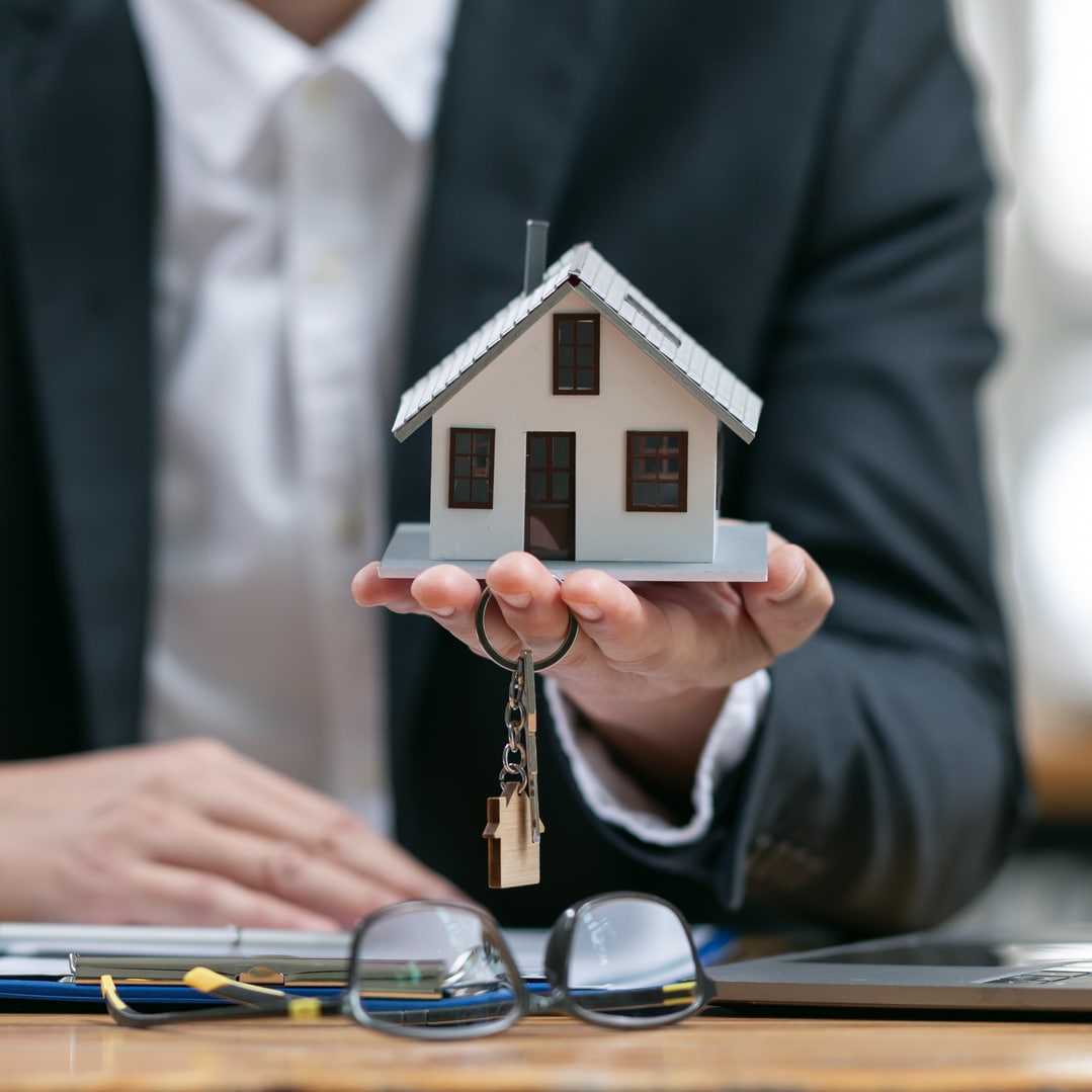 Real estate closing lawyer with keys